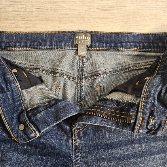 Soho NY&C Womens Blue Jean Shorts with Cuffed Hem and Distressed Details Size 4 - Picture 2 of 6